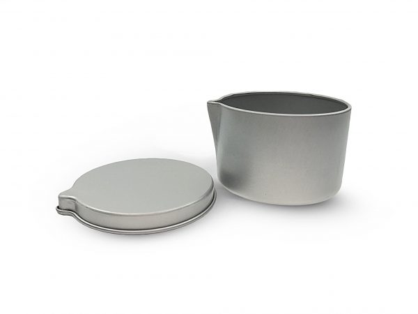Tin with pouring spout for massage candles